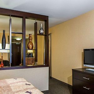 King Suite Upgrade Accessible or Non-Smoking